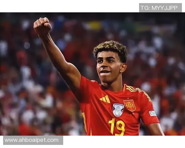 意大利足球明星倾情献艺室内表演盛宴引爆激情与欢笑